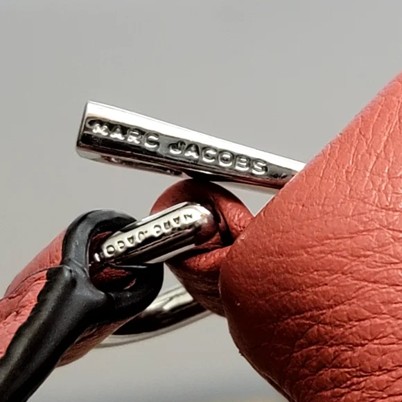 Marc Jacobs New York Classic Leather Crossbody bag. - Picture 11 of 14